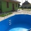 Zabudovaný oválný bazén