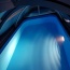 Osvětlený bazén pod zastřešením