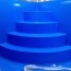 čtyřstupňové rohové schody v bazénu
